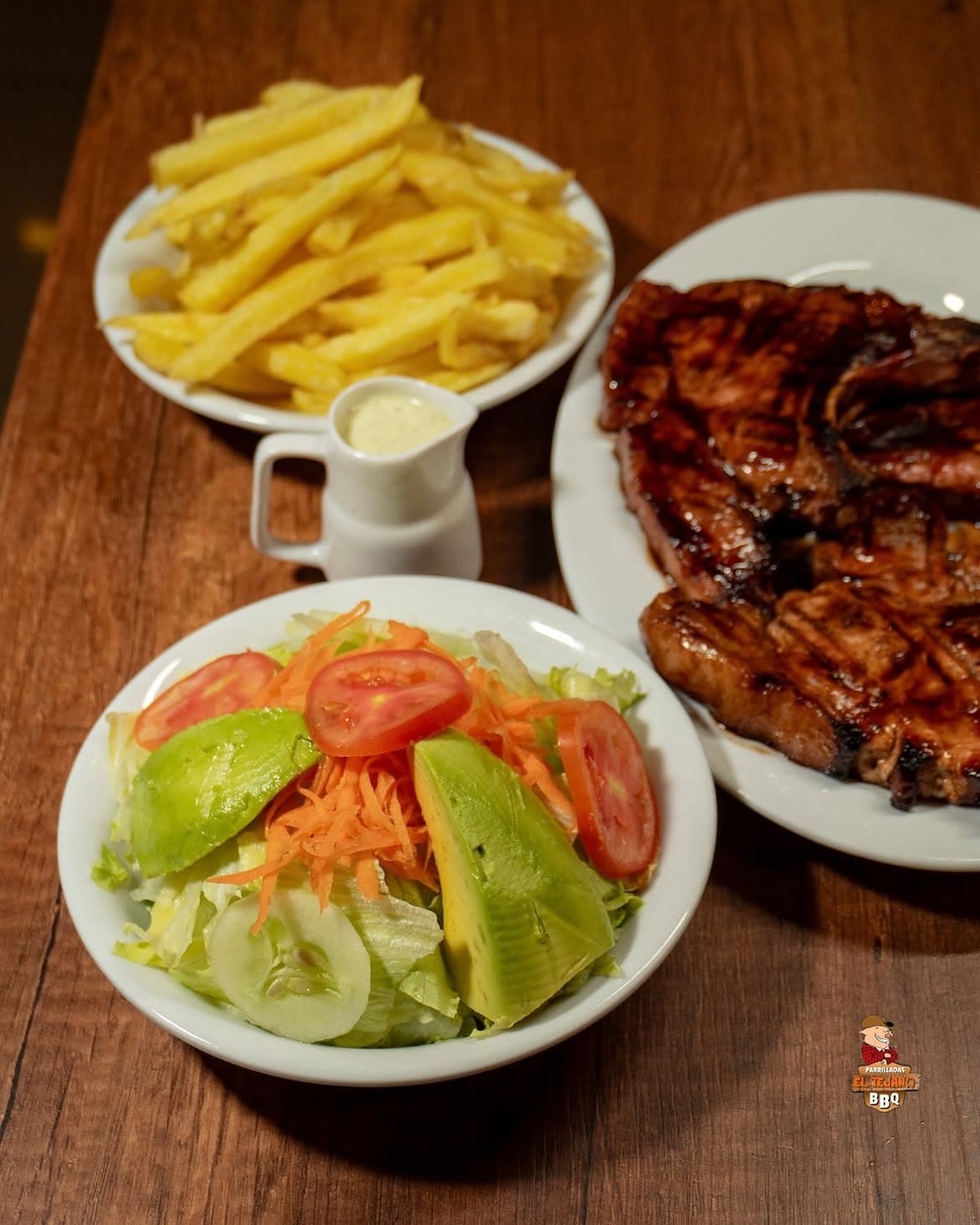 Chuleta con papas y ensalada