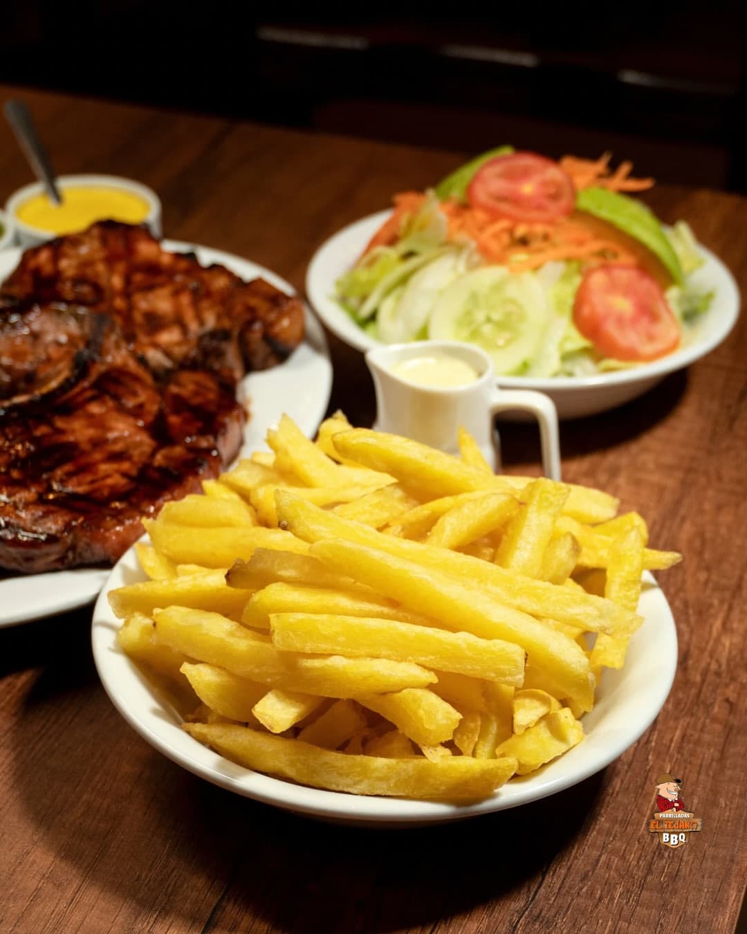 Chuleta a la parrilla con papas