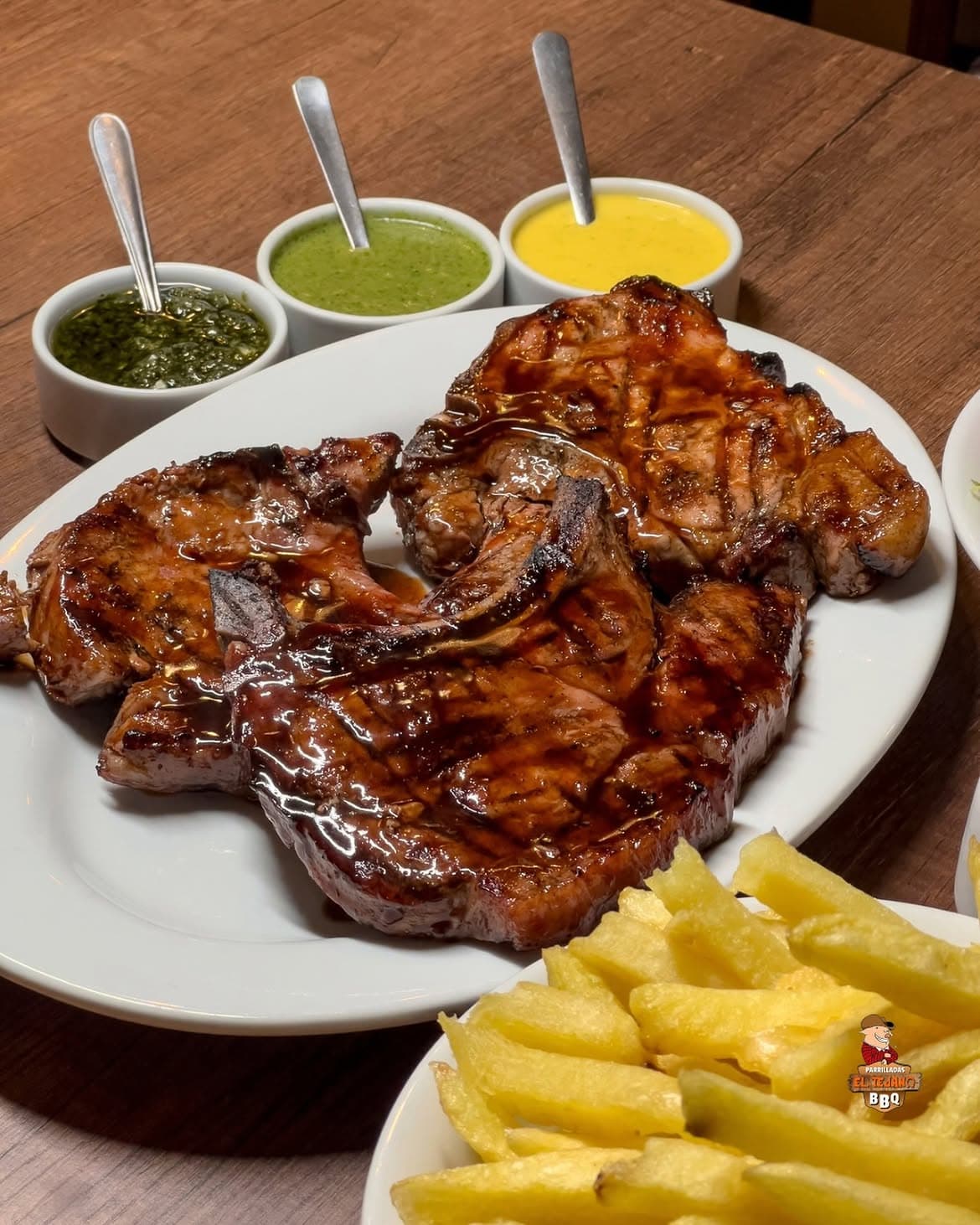 Costilla de cerdo glaseada a la parrilla